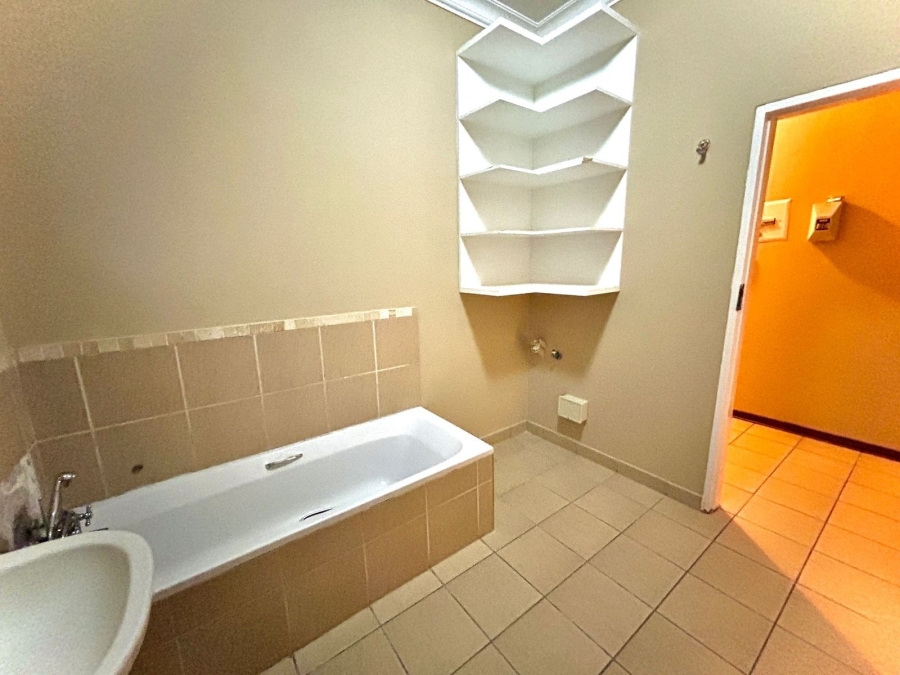 To Let 3 Bedroom Property for Rent in Waterval East North West